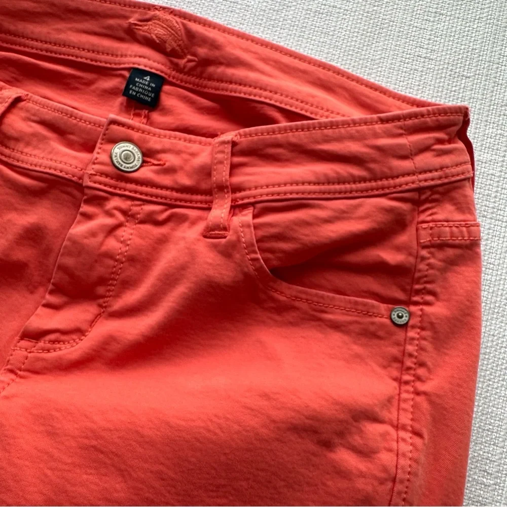 Tommy Bahama Denim Coral Clam Digger Shorts Pants, Size 4